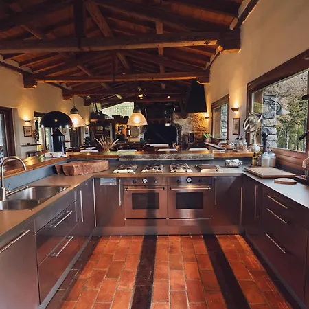 Mountain Nature Retreat Above Villa *